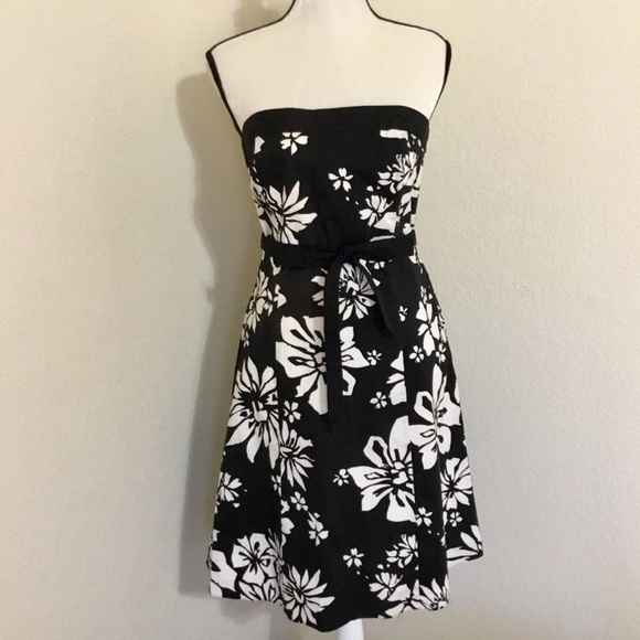 White House Black Market Dresses & Skirts - Whbm size 10 strapless dress